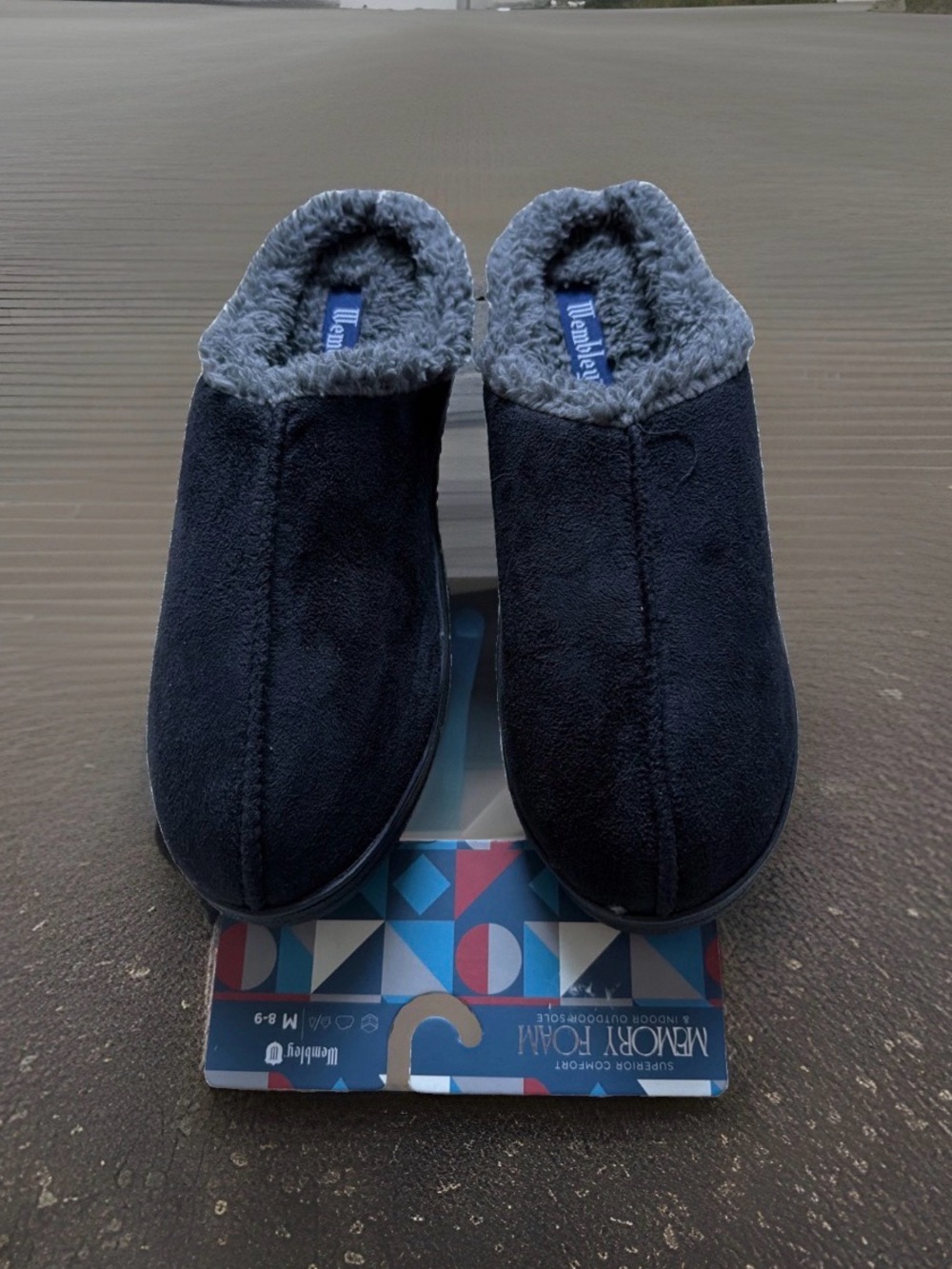 Wembley Men's Size M (8-9) Memory Foam Indoor/Outdoor Slippers. Black. NWT